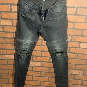 Mens forever 21 distressed jeans. Size 31/32